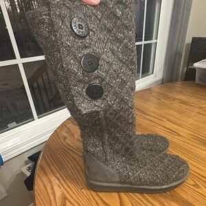 UGG 3066 Gray Boots Lattice Cardy Cable Knit Button Boots 9 US (shoe 10)